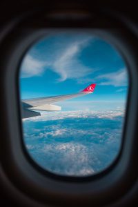 در عکاسی از پنجره هواپیما فلاش خود را خاموش کنید